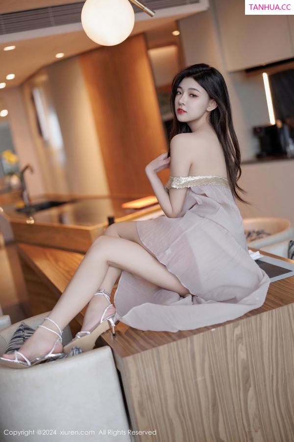   [XiuRen]高清写真图 2024.11.11 No.9426 初梦瑶 美腿性感第31张图片